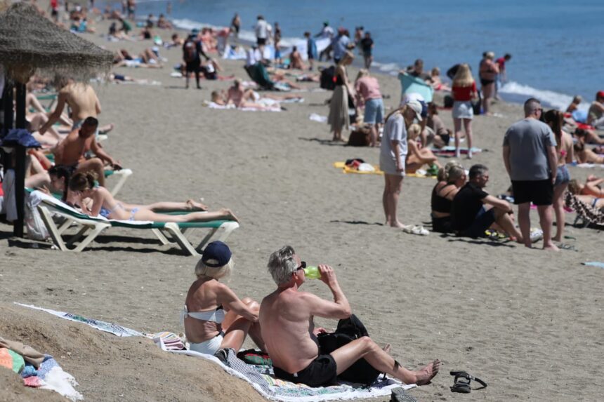Aemet avisa de la llegada de una masa de aire cálida acompañada de polvo a Málaga esta semana