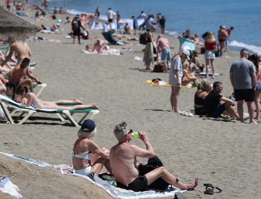 Aemet avisa de la llegada de una masa de aire cálida acompañada de polvo a Málaga esta semana Aemet avisa de la llegada de una masa de aire cálida acompañada de polvo a Málaga esta semana