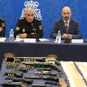 La guerra a tiros entre clanes por el control de narcopisos en La Trinidad: la Scorpion que dispara hasta 900 balas por minuto