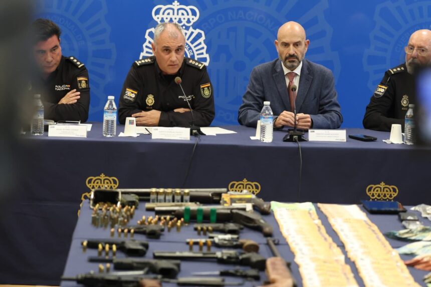 La guerra a tiros entre clanes por el control de narcopisos en La Trinidad: la Scorpion que dispara hasta 900 balas por minuto