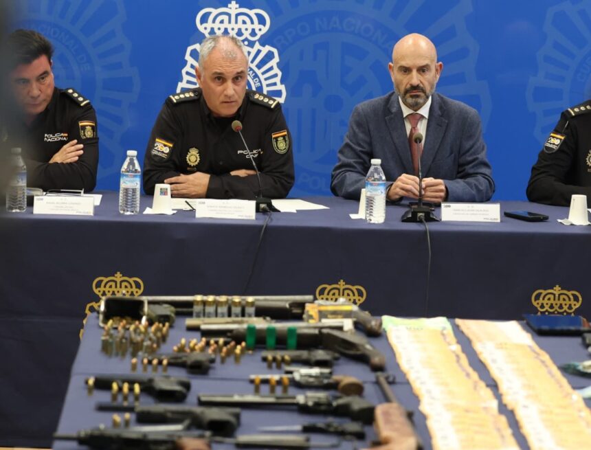 La guerra a tiros entre clanes por el control de narcopisos en La Trinidad: la Scorpion que dispara hasta 900 balas por minuto
