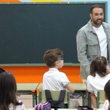La despedida al ‘profe Javi’, muerto en un accidente en Pedregalejo: «El corazón de nuestro colegio está roto»