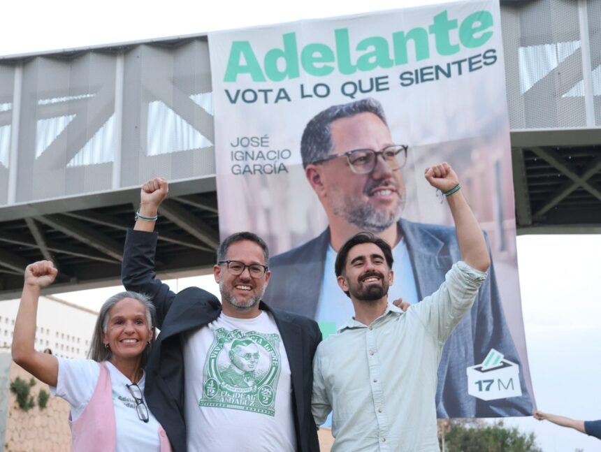 Adelante Andalucía enarbola la bandera para llamar al pueblo andaluz a «votar lo que siente» y dar «un golpe en la mesa»