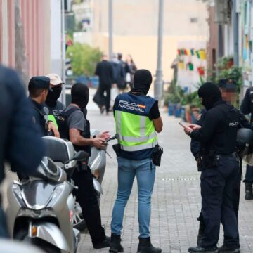 La Policía toma La Trinidad, en Málaga capital, en imágenes