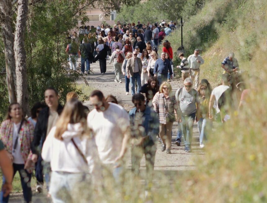 Centenares de peregrinos ‘coronan’ el Monte Calvario el Viernes Santo en Málaga: «Hemos parado y hecho una reflexión»
