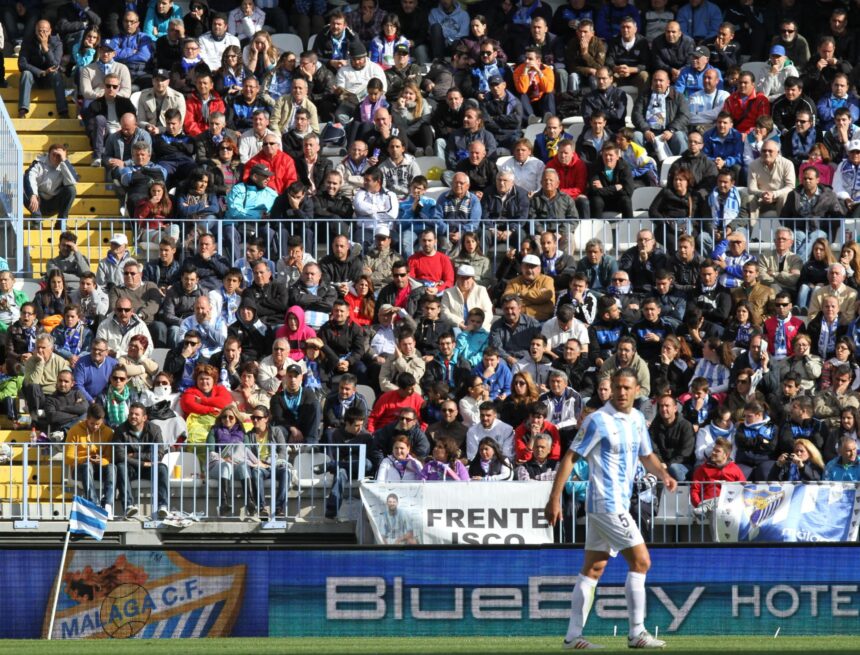 BlueBay tendrá que pagar unos 600.000 euros al Málaga CF por el caso Camisetas BlueBay tendrá que pagar unos 600.000 euros al Málaga CF por el caso Camisetas