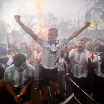 Las fotos del espectacular recibimiento al Málaga CF antes de jugar con el Castellón