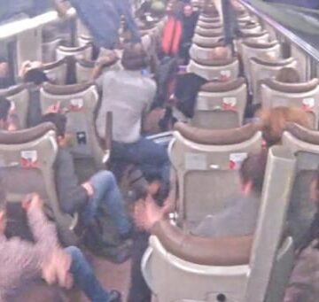 Secuencia con las primeras imágenes del interior de los trenes, instantes antes del accidente de Adamuz