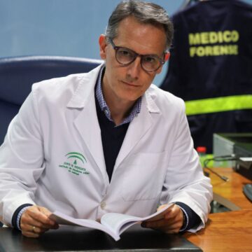 El forense malagueño Fernando Martín: “El delirium agitado no lo provoca el táser, aunque puede aumentar el estrés”