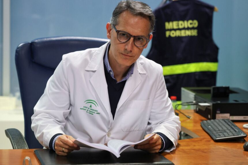 El forense malagueño Fernando Martín: “El delirium agitado no lo provoca el táser, aunque puede aumentar el estrés”