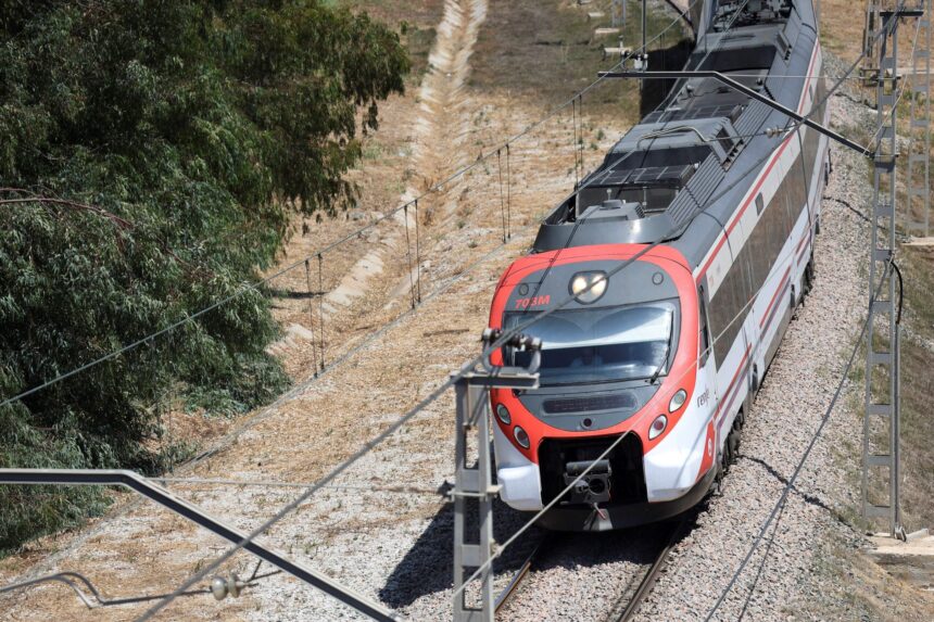 Málaga no podrá tener megacercanías por problemas de espacio en sus estaciones Málaga no podrá tener megacercanías por problemas de espacio en sus estaciones