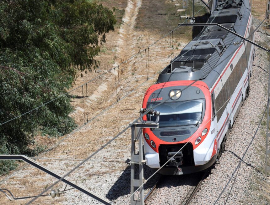 Málaga no podrá tener megacercanías por problemas de espacio en sus estaciones Málaga no podrá tener megacercanías por problemas de espacio en sus estaciones