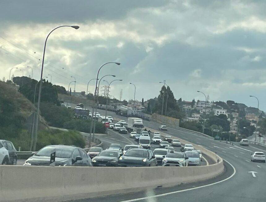 Atendido un hombre de 70 años implicado en un accidente en la A-7 dirección Málaga Atendido un hombre de 70 años implicado en un accidente en la A-7 dirección Málaga