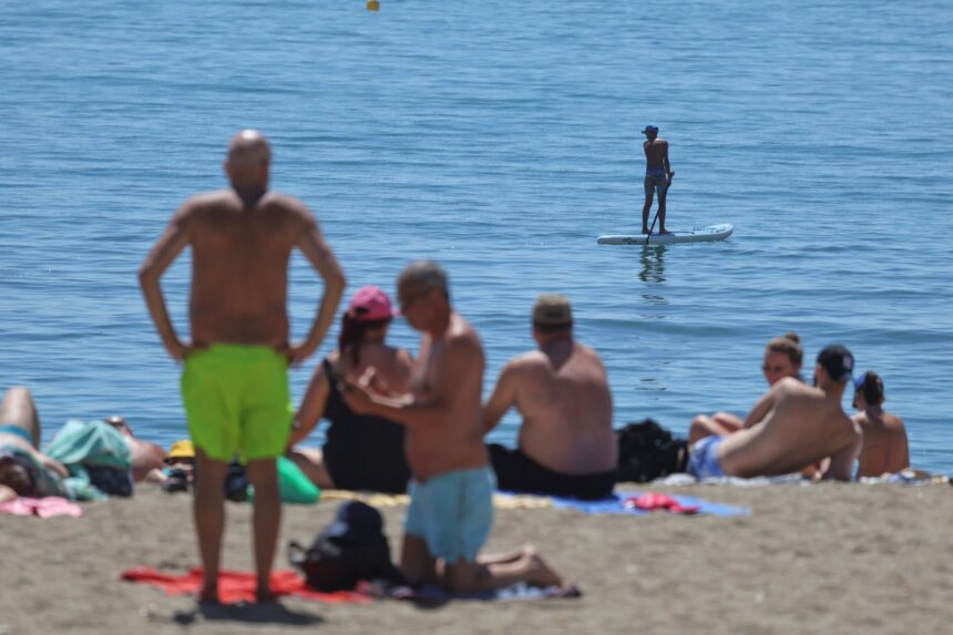El calor se queda en Málaga, con los termómetros a más de 25 grados este fin de semana