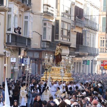 Las fotos de la procesión del Resucitado en Málaga Las fotos de la procesión del Resucitado en Málaga