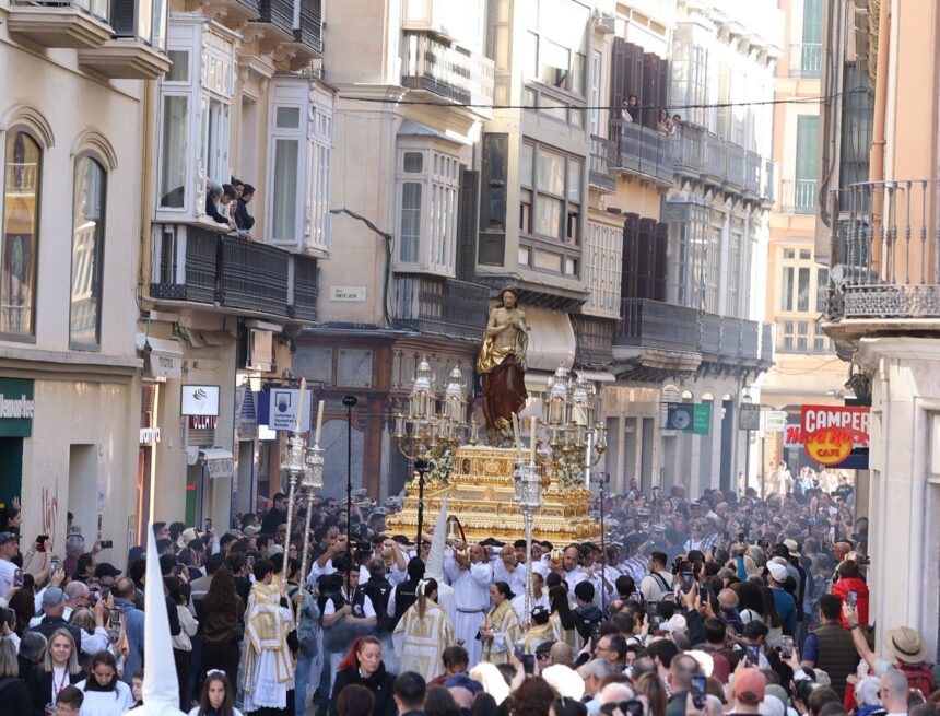 Las fotos de la procesión del Resucitado en Málaga Las fotos de la procesión del Resucitado en Málaga