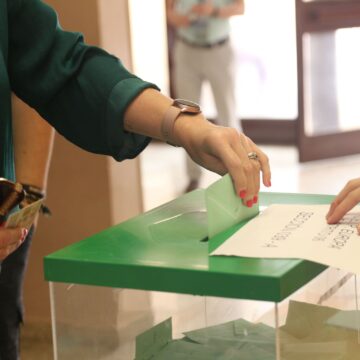 El CIS en Málaga: el PP ganaría con claridad aunque se dejaría dos escaños El CIS en Málaga: el PP ganaría con claridad aunque se dejaría dos escaños