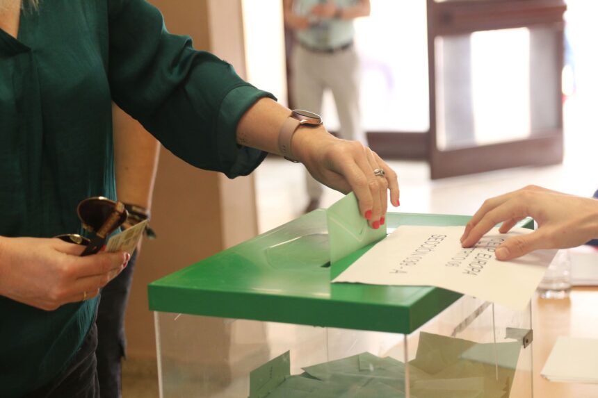 El CIS en Málaga: el PP ganaría con claridad aunque se dejaría dos escaños El CIS en Málaga: el PP ganaría con claridad aunque se dejaría dos escaños