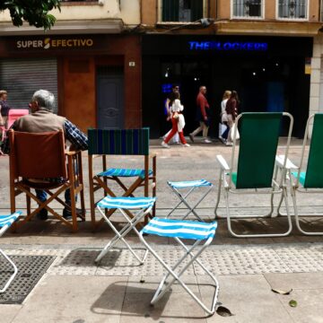 La lucha por la acera La lucha por la acera