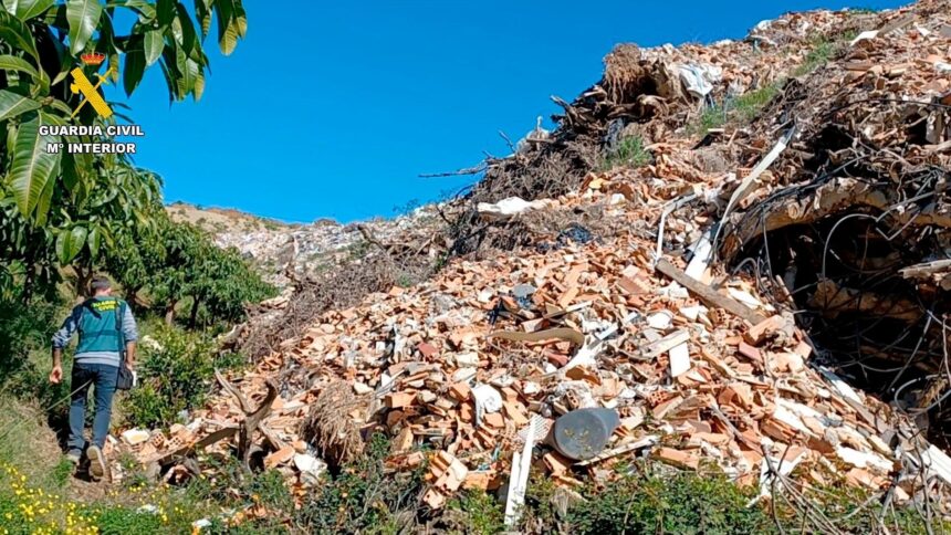 Quince investigados por arrojar 167.000 toneladas de residuos de obra en Málaga