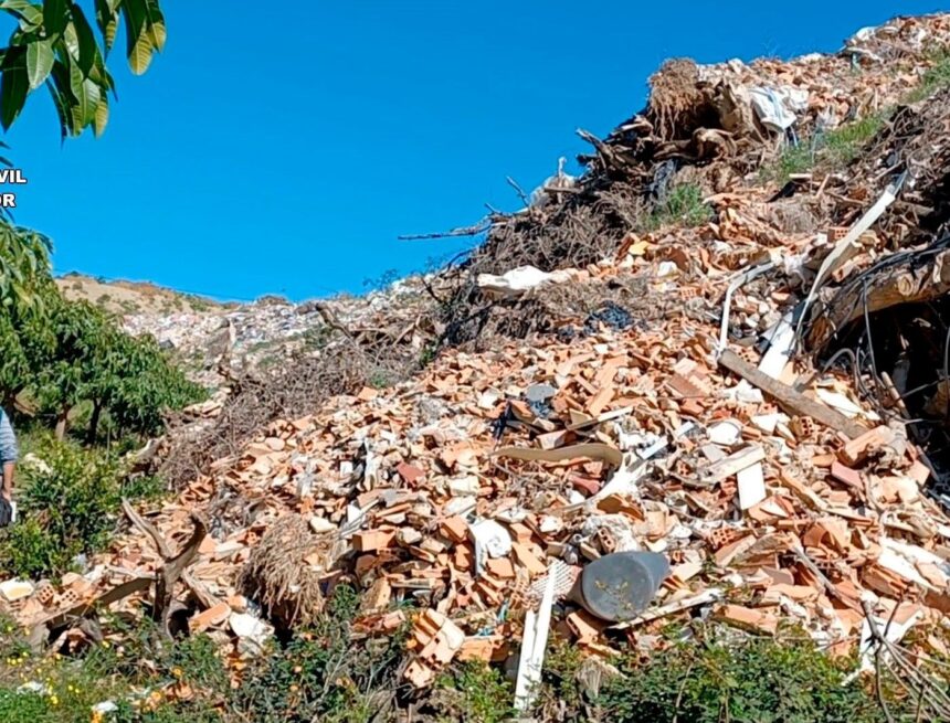 Quince investigados por arrojar 167.000 toneladas de residuos de obra en Málaga Quince investigados por arrojar 167.000 toneladas de residuos de obra en Málaga