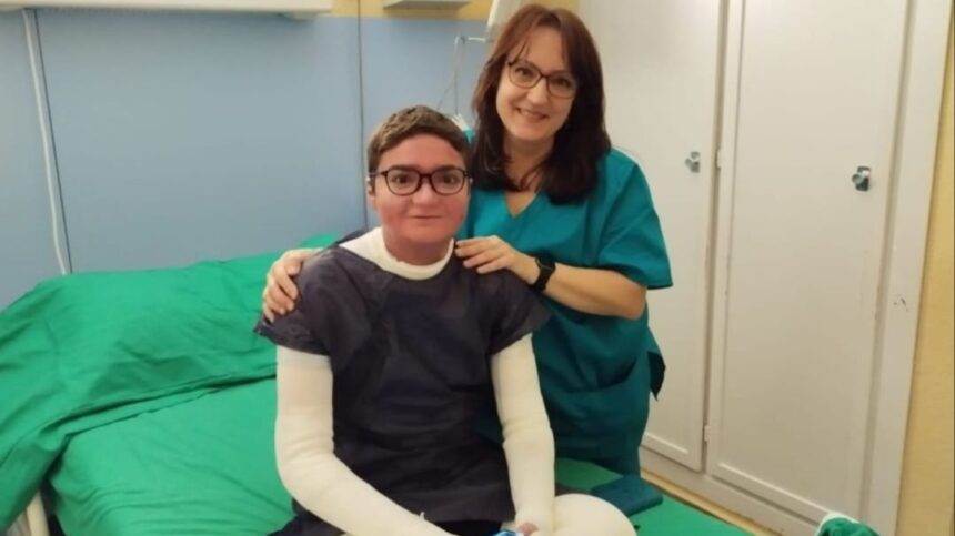 Adrián, el joven malagueño con piel de mariposa, de los primeros en España en recibir el tratamiento Vyjuvek