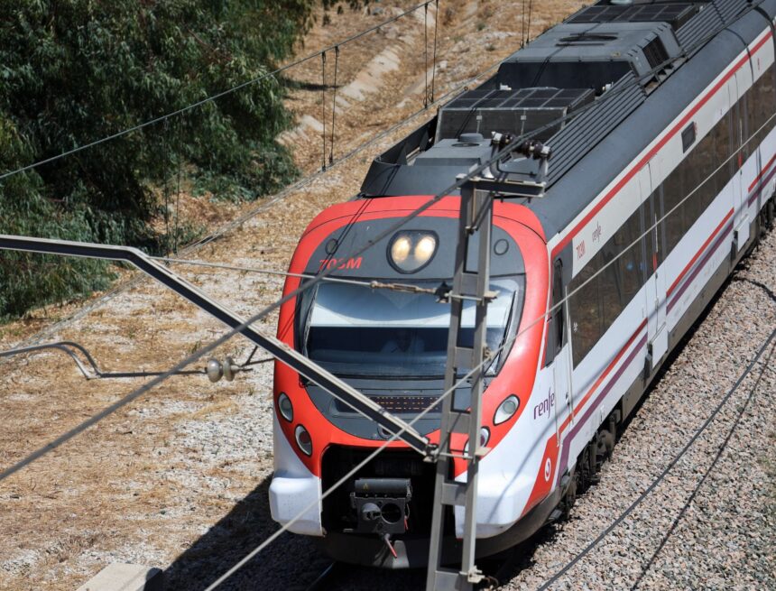 Los cuatro alcaldes afectados por el corte del Cercanías de Málaga, muestran «sorpresa» y exigen explicaciones al Gobierno