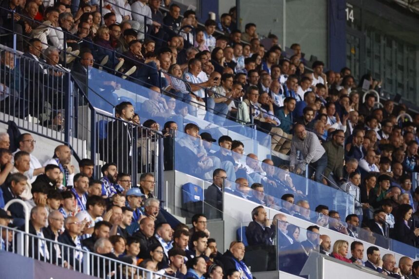 De Juanma Moreno a Dean Huijsen: Mucho VIP en el Málaga CF-Castellón