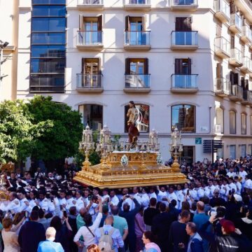 El Resucitado cierra una Semana Santa de Málaga plena El Resucitado cierra una Semana Santa de Málaga plena