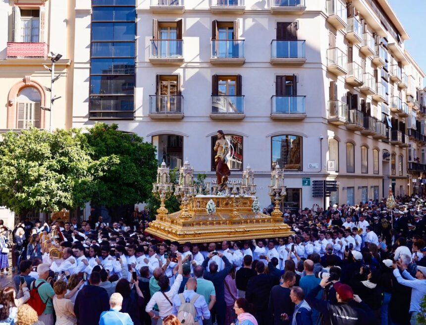El Resucitado cierra una Semana Santa de Málaga plena El Resucitado cierra una Semana Santa de Málaga plena