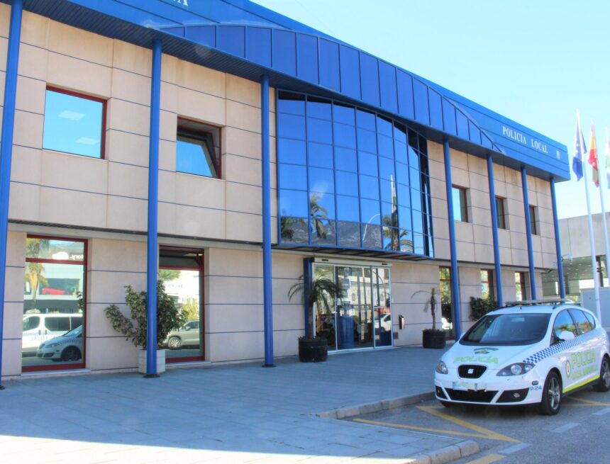 Muere con 43 años un policía local de Marbella cuando realizaba unas pruebas en el gimnasio de la Jefatura Muere con 43 años un policía local de Marbella cuando realizaba unas pruebas en el gimnasio de la Jefatura