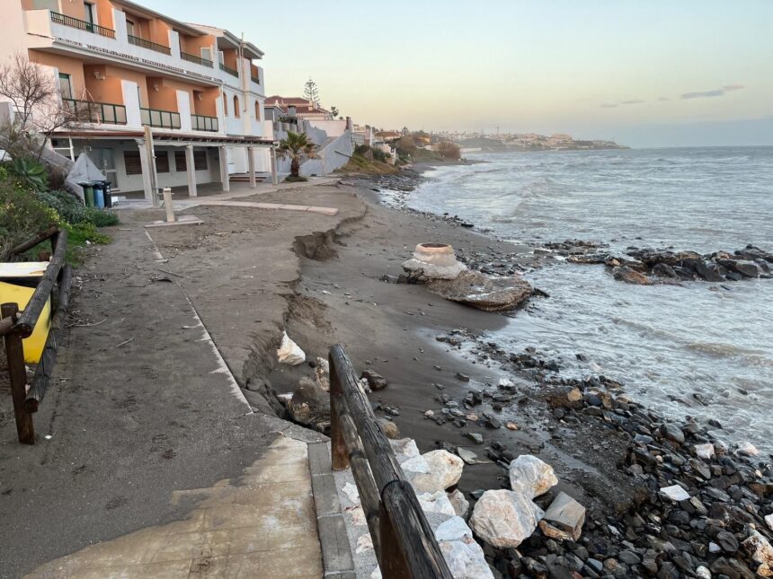Marbella y Mijas, a la espera de una solución definitiva a las playas