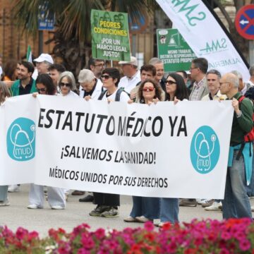 Los médicos vuelven a tomar las calles: «Es inhumano, no se puede estar trabajando 24 horas»