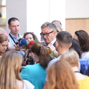 Vox muestra sus cartas a Moreno:  Pide impedir que el SAS atienda a los migrantes «ilegales»