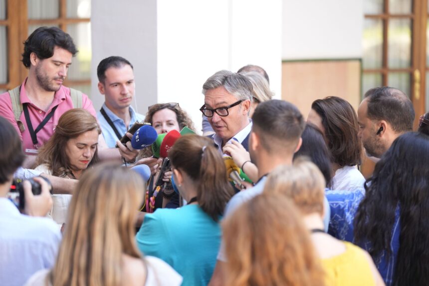 Vox muestra sus cartas a Moreno:  Pide impedir que el SAS atienda a los migrantes «ilegales»