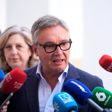 Bajada de impuestos, el campo, fin a la inmigración masiva y prioridad nacional; las demandas de Vox a Moreno