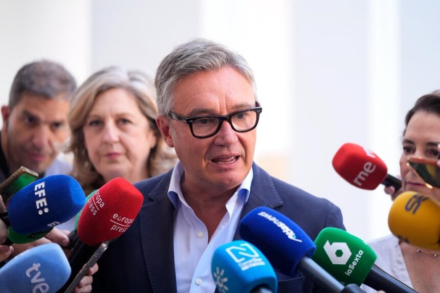 Bajada de impuestos, el campo, fin a la inmigración masiva y prioridad nacional; las demandas de Vox a Moreno Bajada de impuestos, el campo, fin a la inmigración masiva y prioridad nacional; las demandas de Vox a Moreno