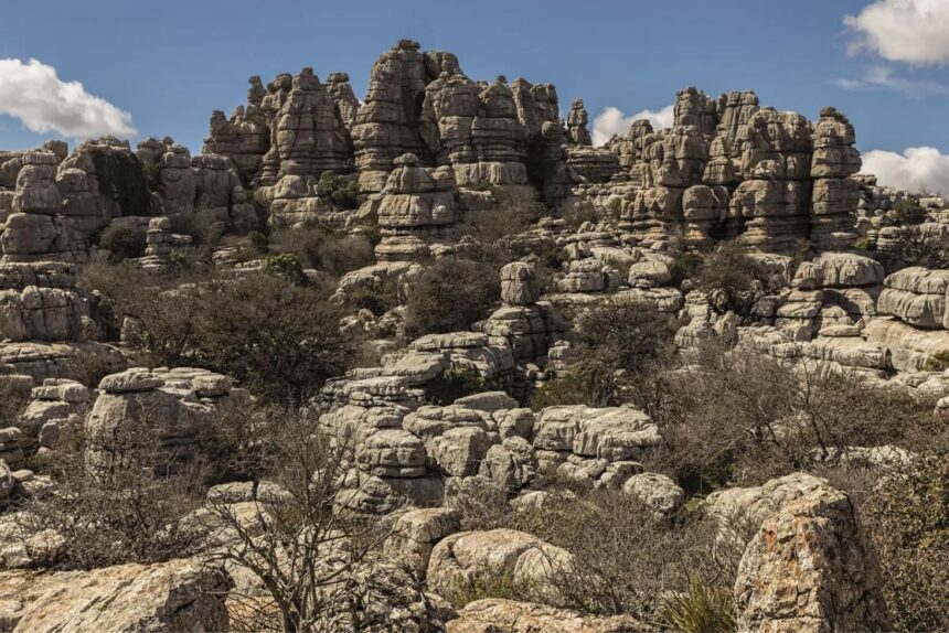 Muere una escaladora al precipitarse 50 metros por un desfiladero en el Torcal de Antequera