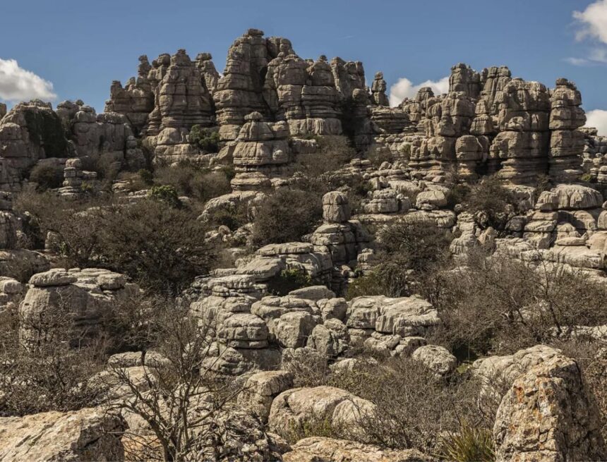 Muere una escaladora al precipitarse 50 metros por un desfiladero en el Torcal de Antequera Muere una escaladora al precipitarse 50 metros por un desfiladero en el Torcal de Antequera