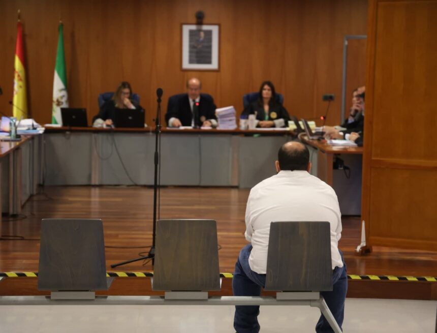 La ex novia del cura de Málaga acusado de abusos declara que tenía «carpetas clasificadas» de mujeres presuntamente violadas