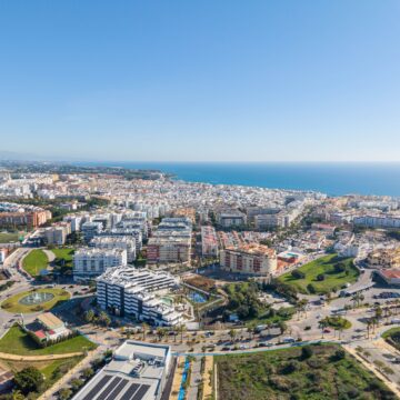 El Supremo corrige a un juzgado de Estepona en un conflicto vecinal 10 años después
