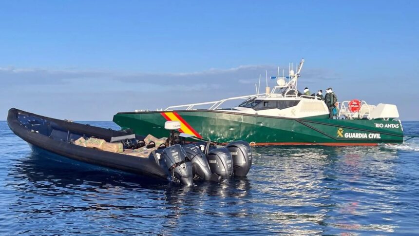 Mueren dos guardias civiles al chocar dos patrulleras persiguiendo una narcolancha en Huelva