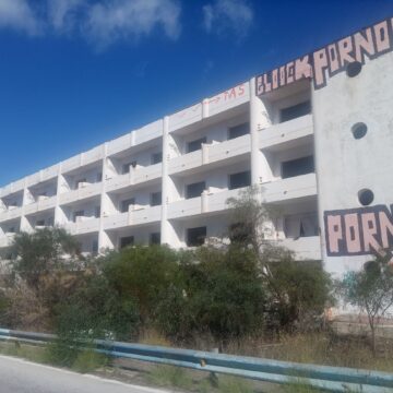 Marbella propondrá destinar un edificio de Roca a alojar sanitarios del hospital Costa del Sol