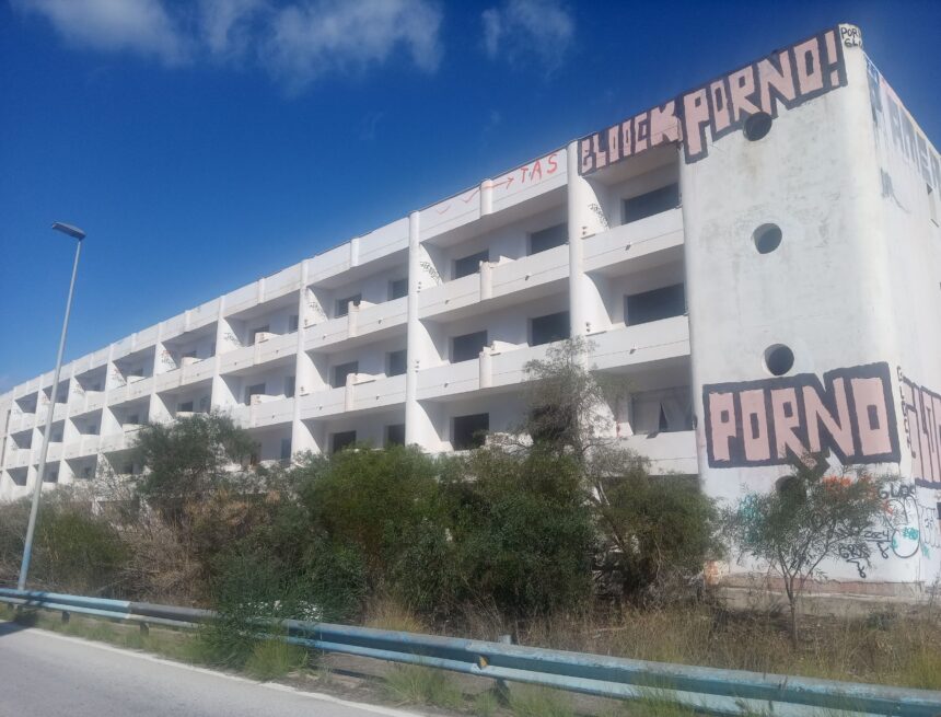 Marbella propondrá destinar un edificio de Roca a alojar sanitarios del hospital Costa del Sol