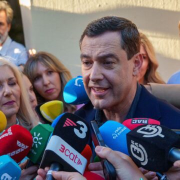 Las reacciones a la imputación de José Luis Rodríguez Zapatero: Juanma Moreno augura que hará «tambalear muchas cosas en el Gobierno»