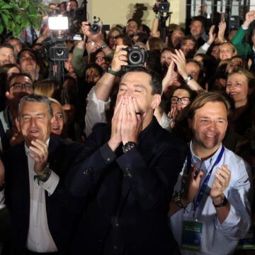 Juanma Moreno pierde la mayoría absoluta por la subida de Adelante Andalucía