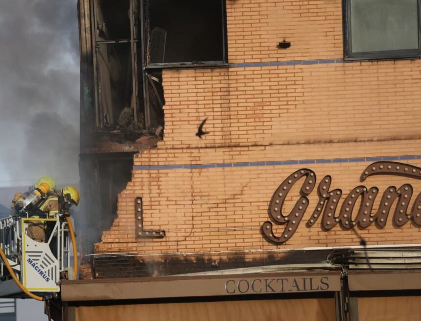 Las fotos del incendio en Le Grand Café en el centro de Málaga