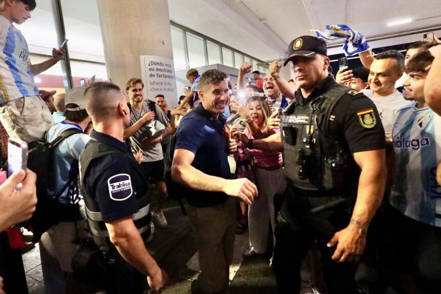 El malaguismo está loco: Así recibió al equipo en el aeropuerto