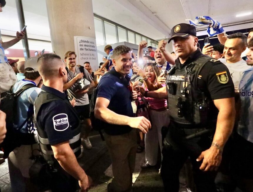 El malaguismo está loco: Así recibió al equipo en el aeropuerto El malaguismo está loco: Así recibió al equipo en el aeropuerto