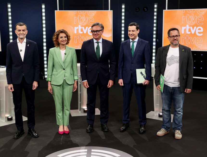 Juanma Moreno se escurre ante sus rivales y frente a una María Jesús Montero contenida